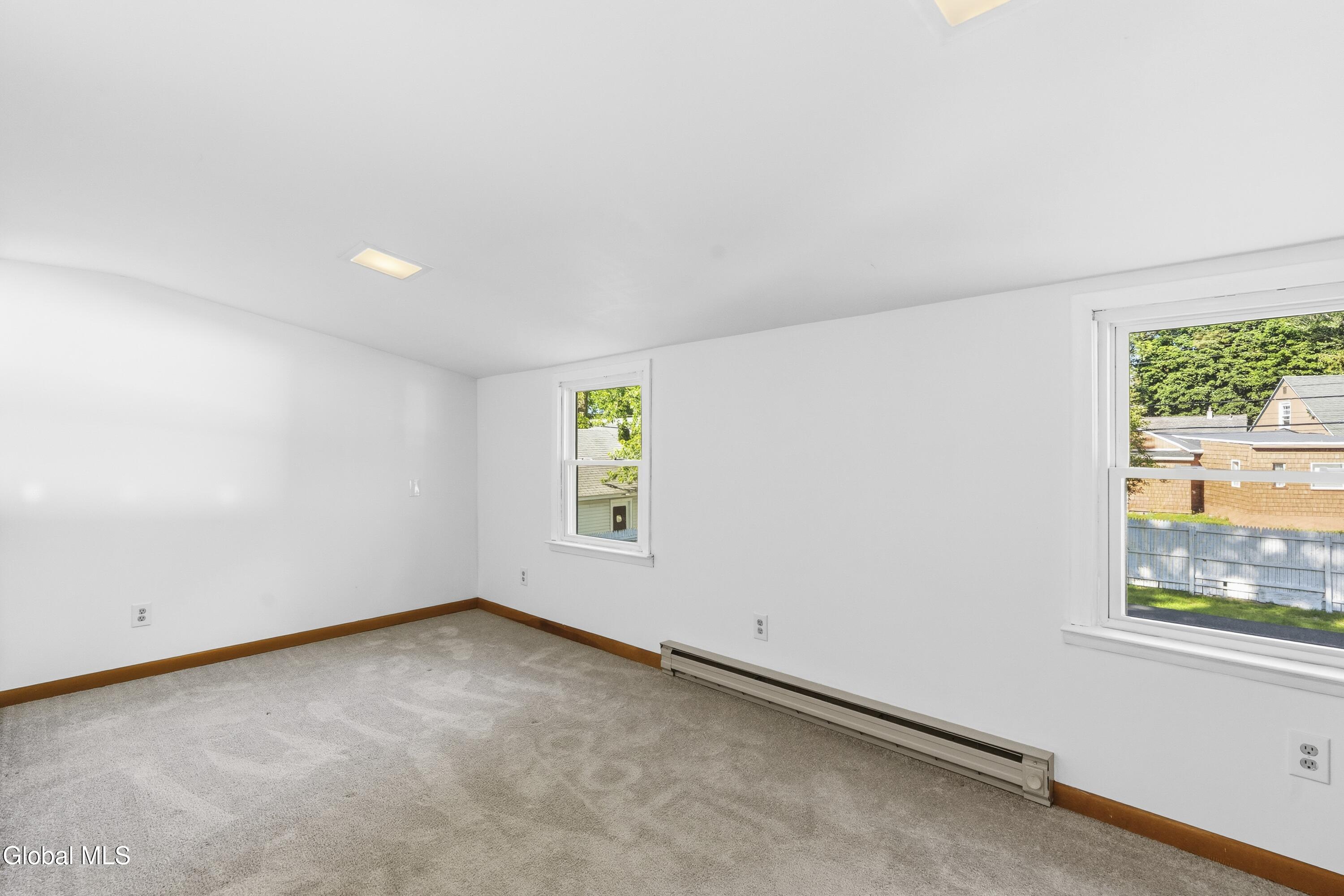 1054 Outer Drive Schenectady NY 12303