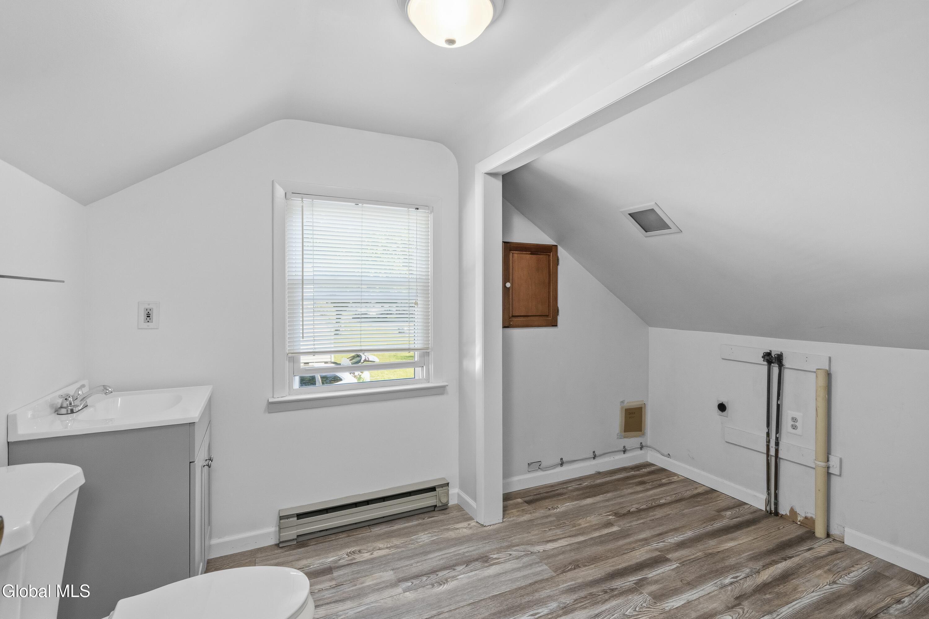 1054 Outer Drive Schenectady NY 12303