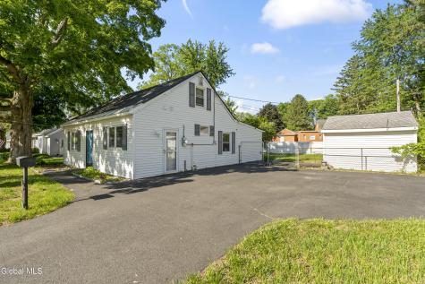 1054 Outer Drive Schenectady NY 12303