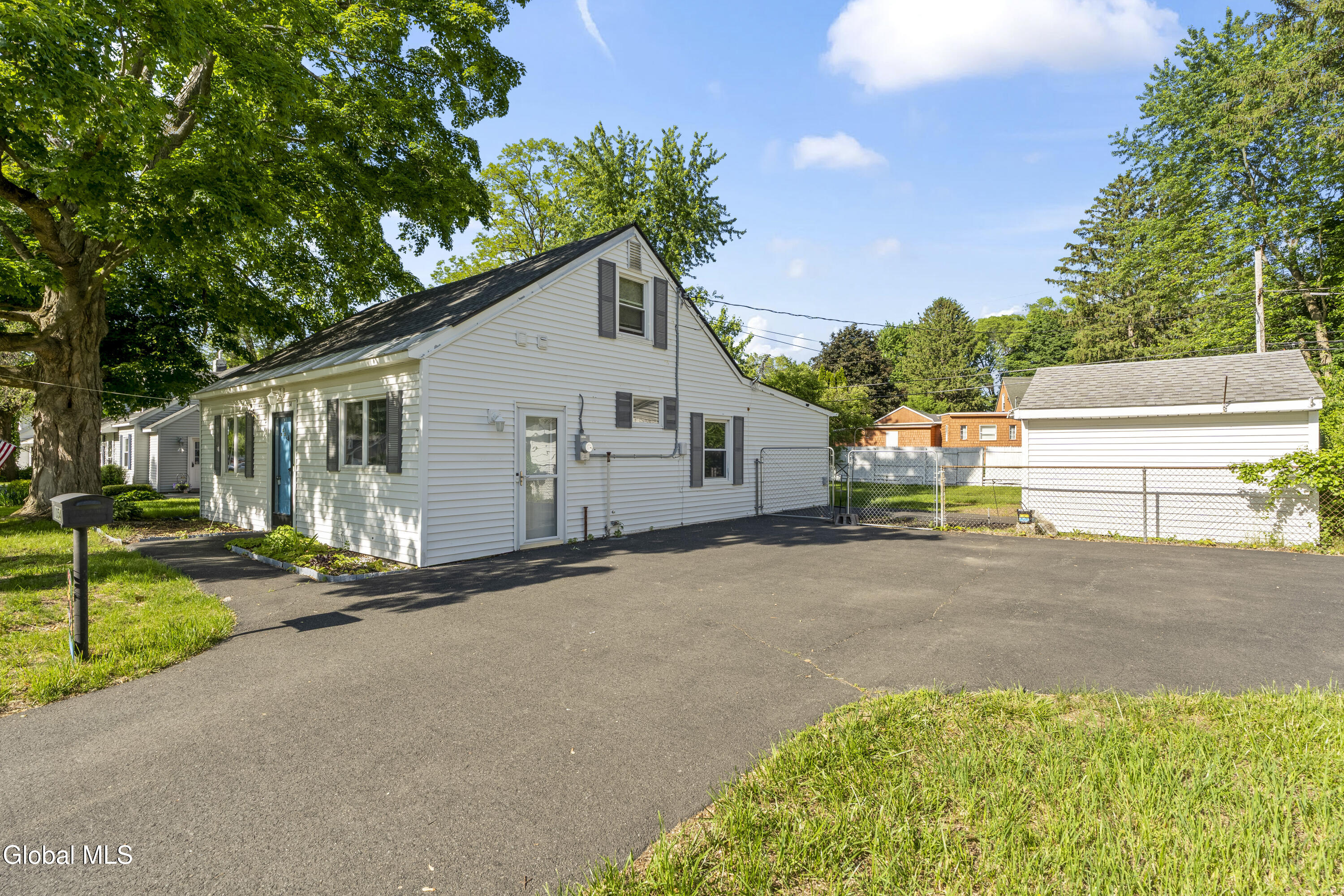 1054 Outer Drive Schenectady NY 12303