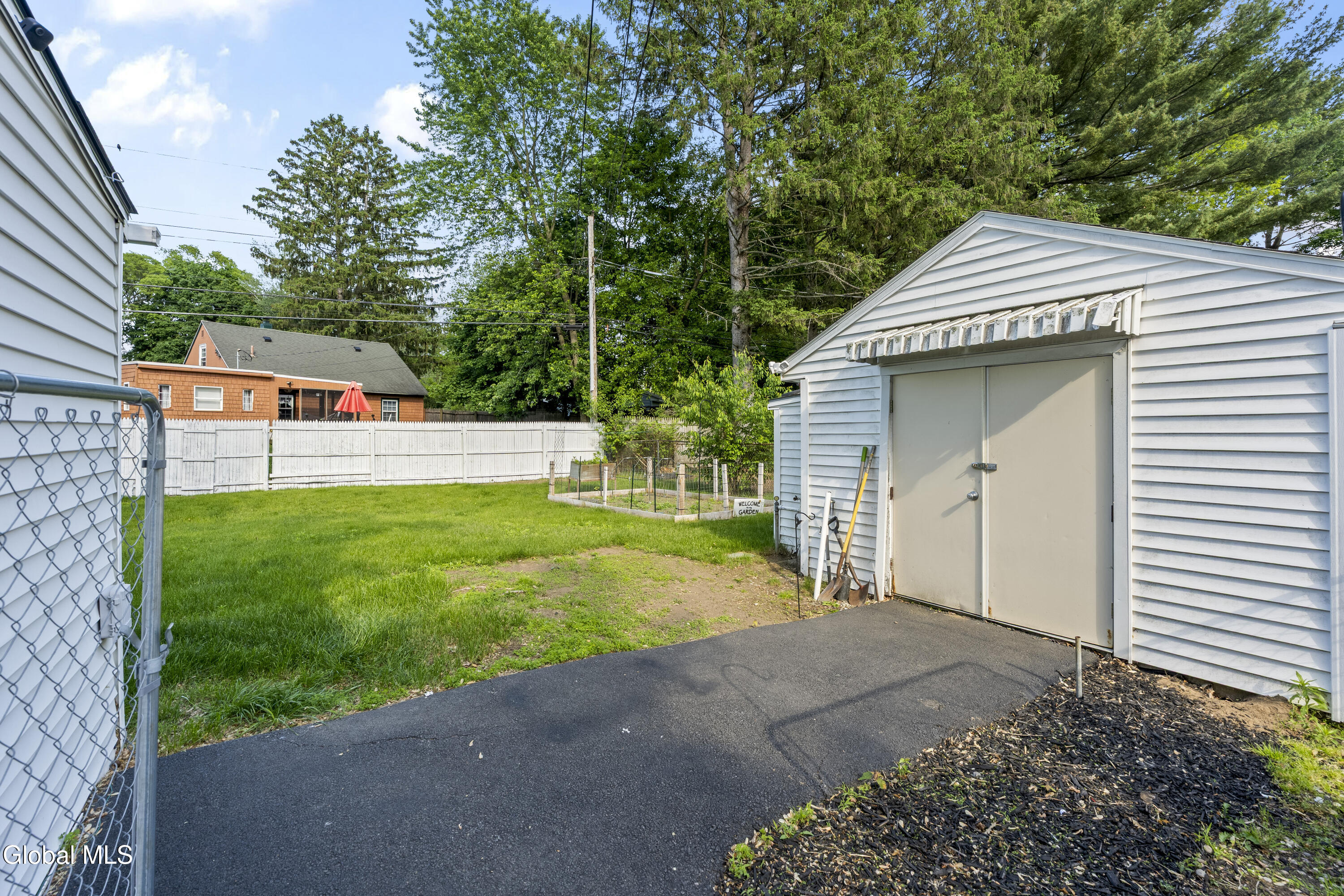 1054 Outer Drive Schenectady NY 12303