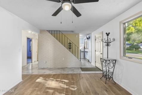1054 Outer Drive Schenectady NY 12303