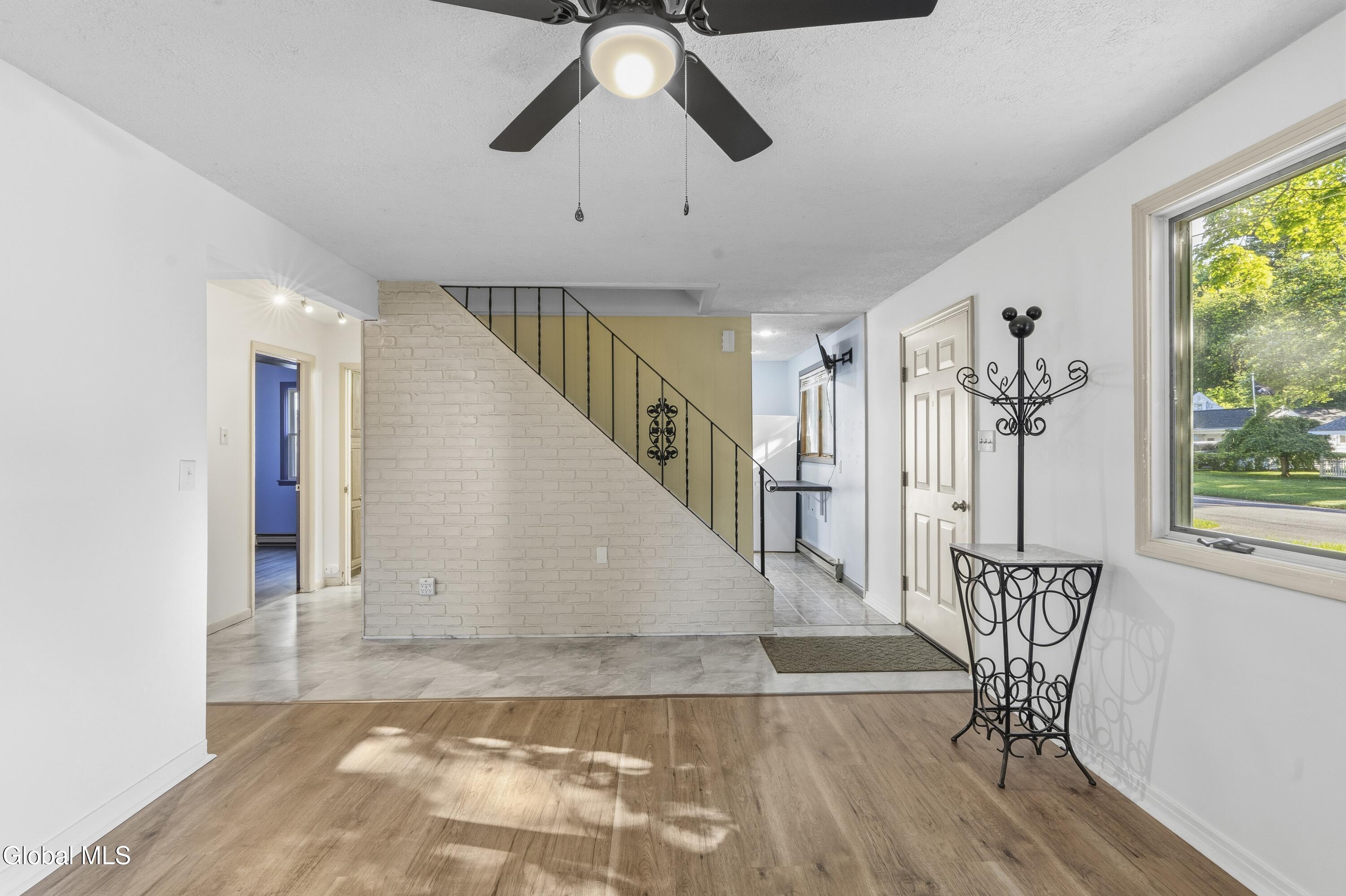 1054 Outer Drive Schenectady NY 12303