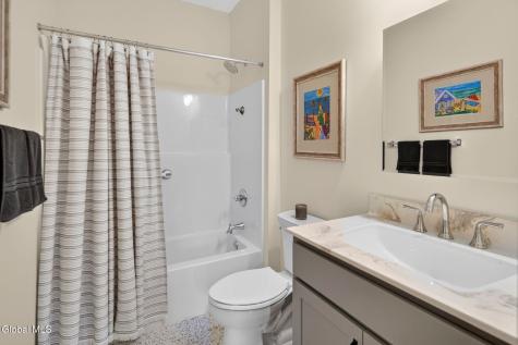 58 Lakepointe Way Saratoga Springs NY 12866