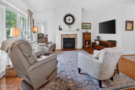 58 Lakepointe Way Saratoga Springs NY 12866