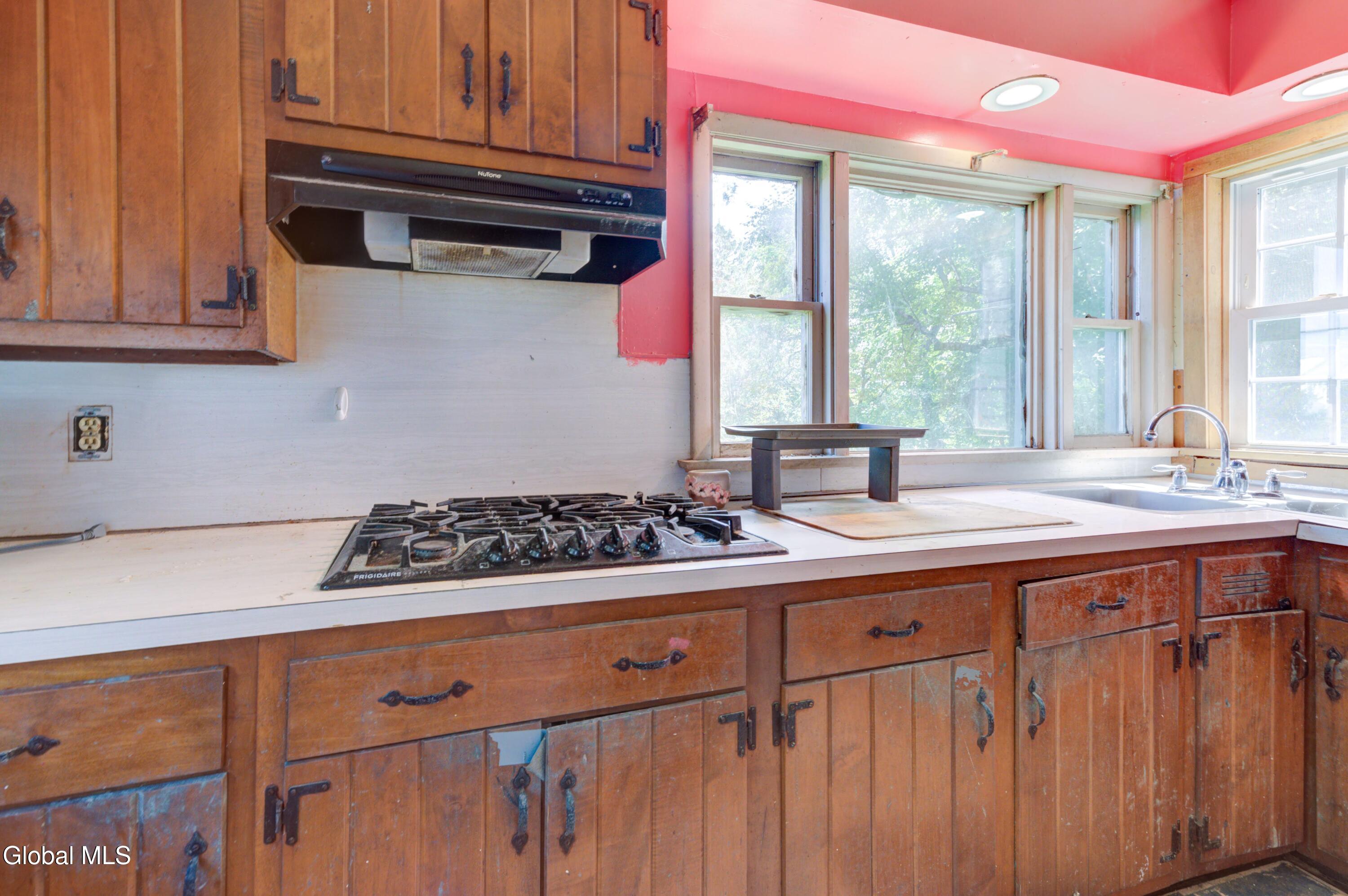 655 W Lykers Road Sprakers NY 12166
