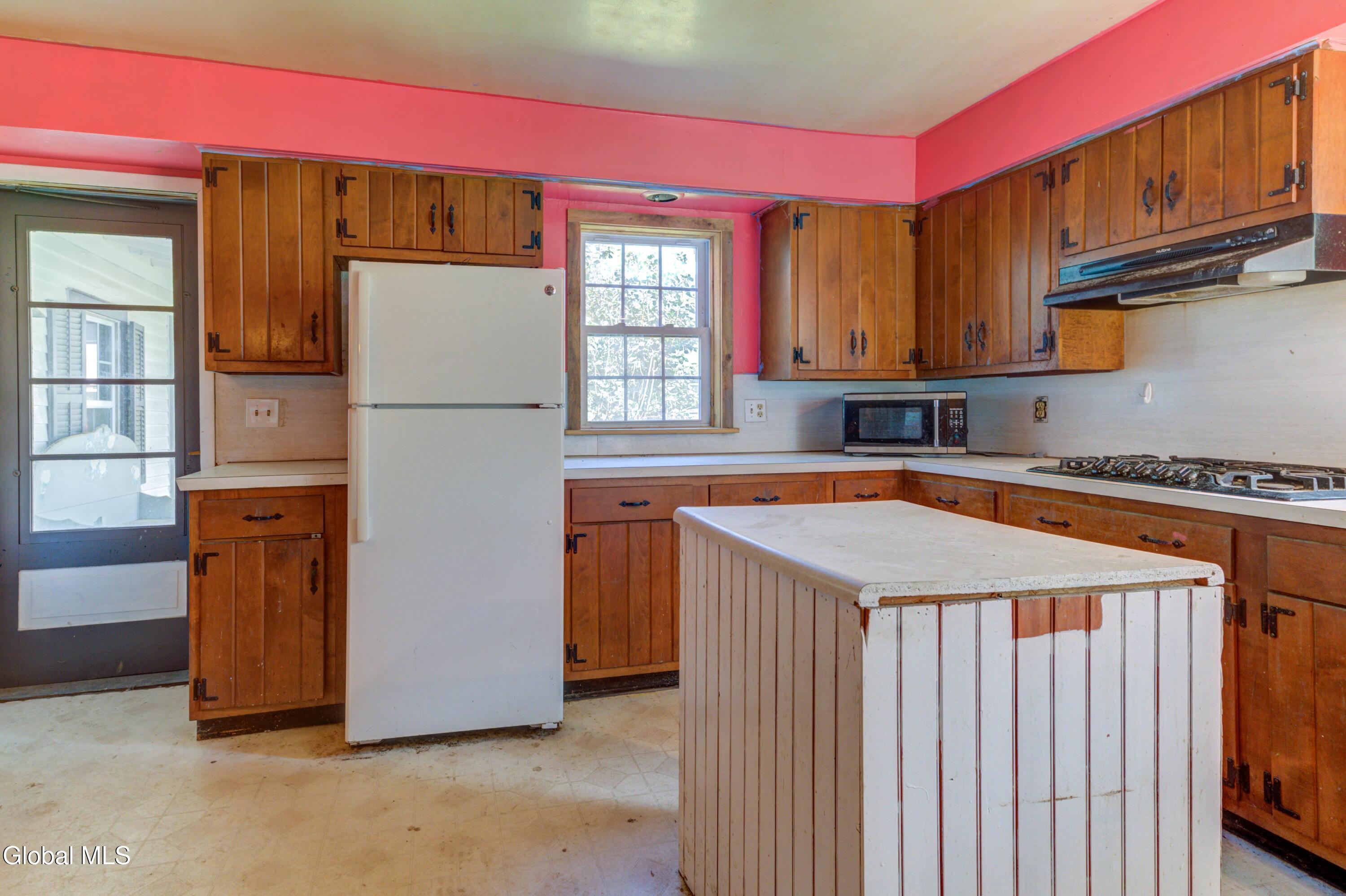 655 W Lykers Road Sprakers NY 12166
