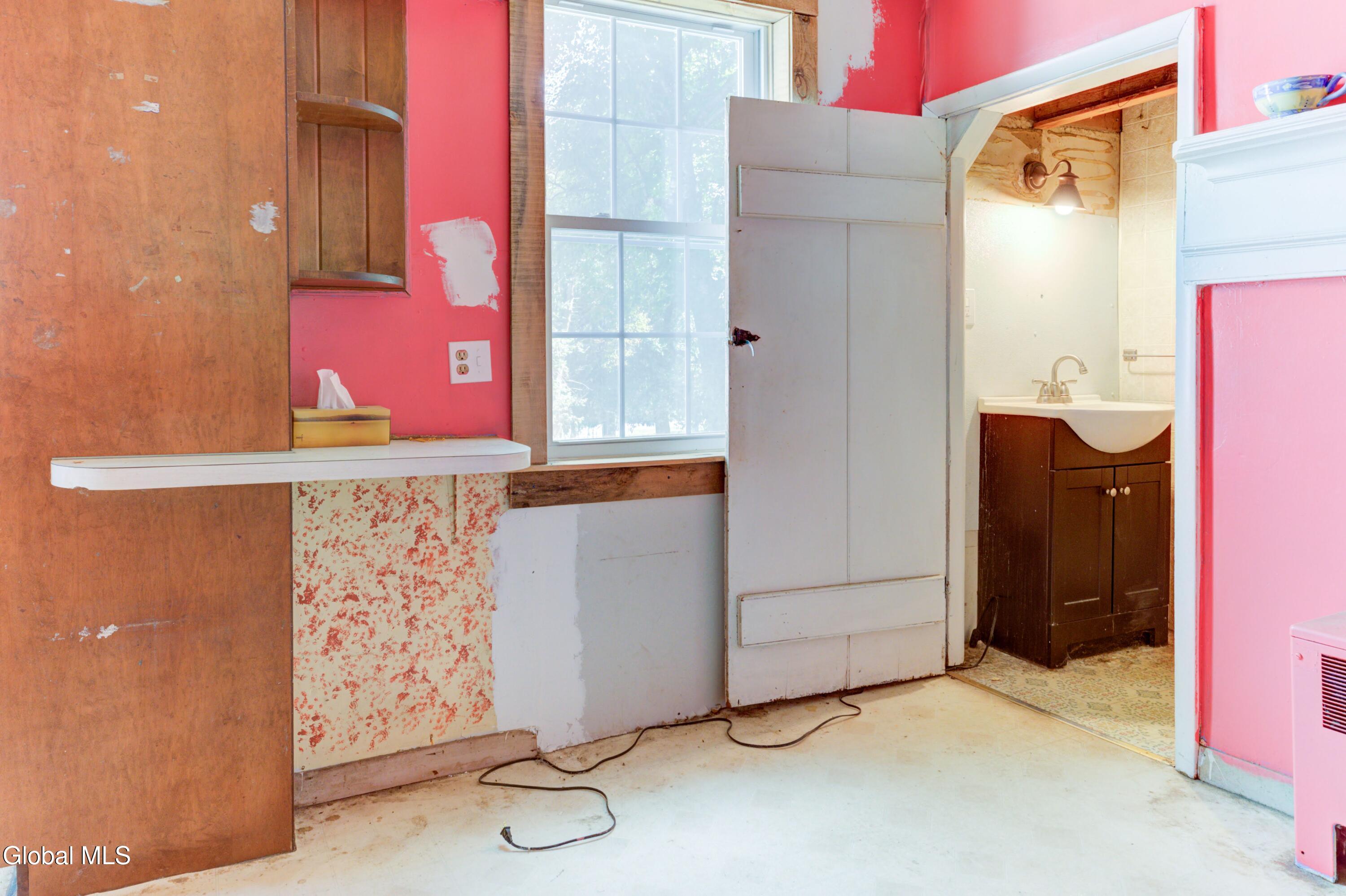 655 W Lykers Road Sprakers NY 12166