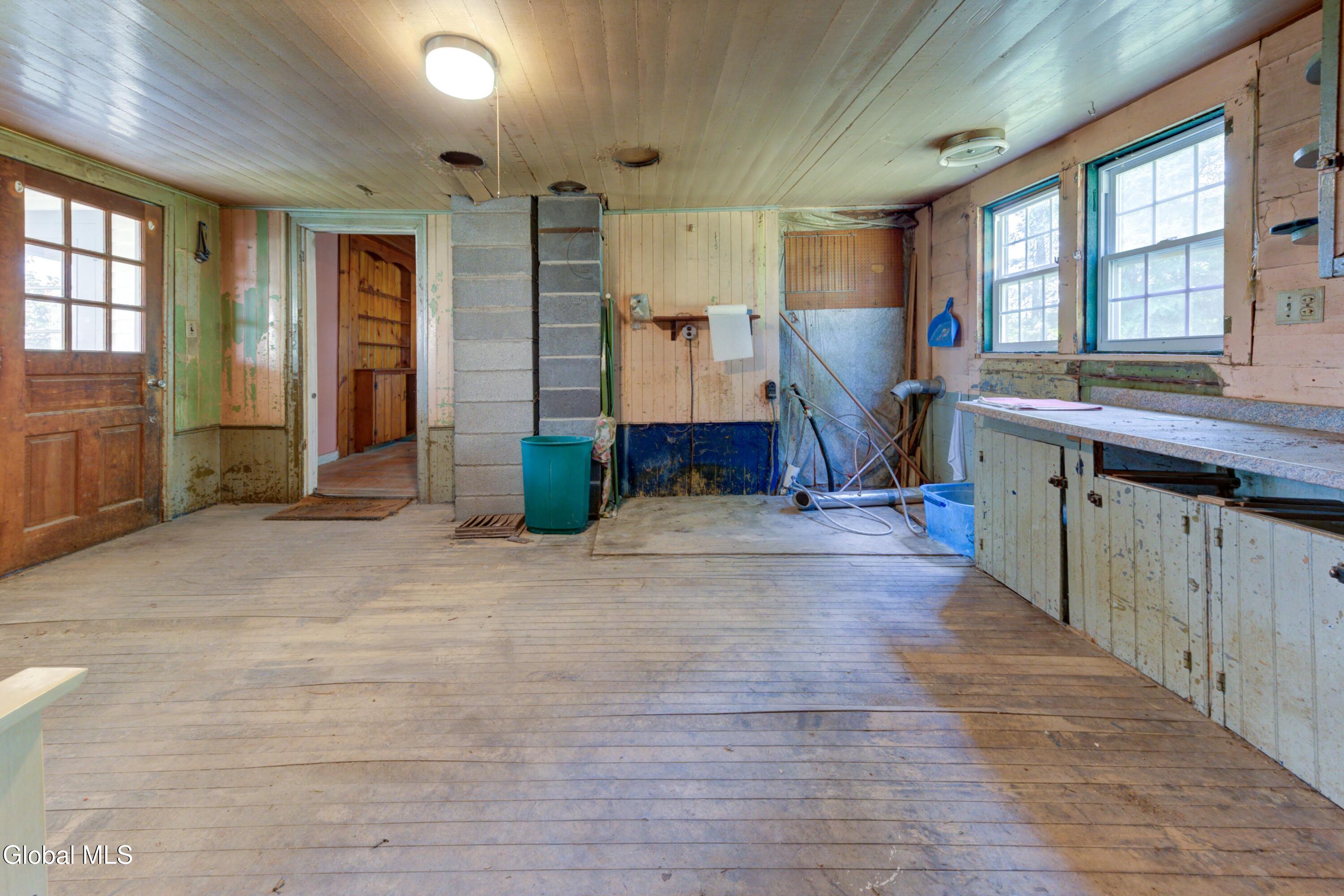 655 W Lykers Road Sprakers NY 12166
