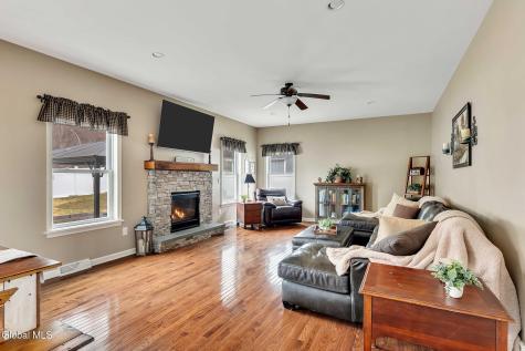 6 Jennifer Drive Mechanicville NY 12118