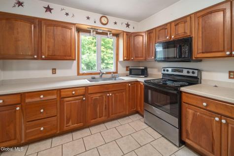 242 Burdick Road Gloversville NY 12078