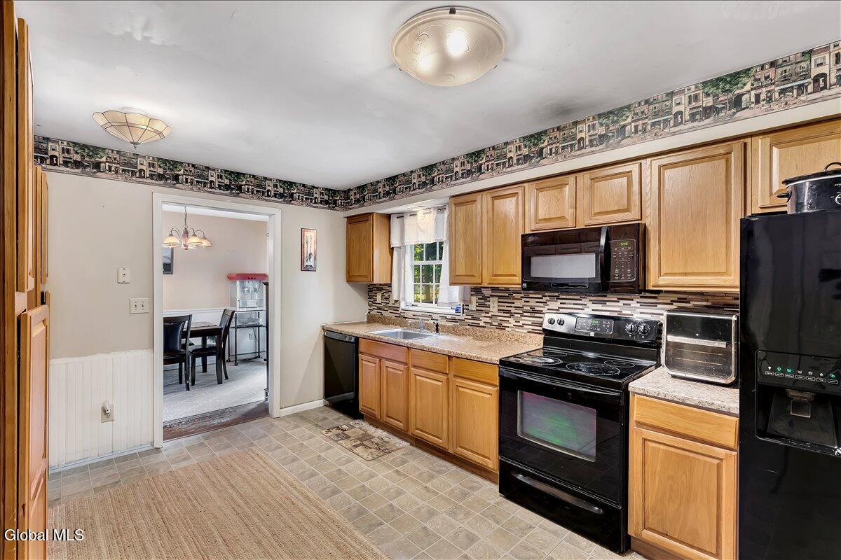 1180 Laural Lane Malta NY 12020