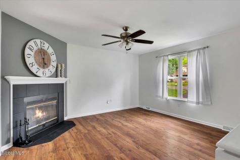 160 Maple Avenue Glenville NY 12302