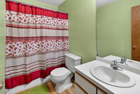 23 Rolling Hills Road Niskayuna NY 12309