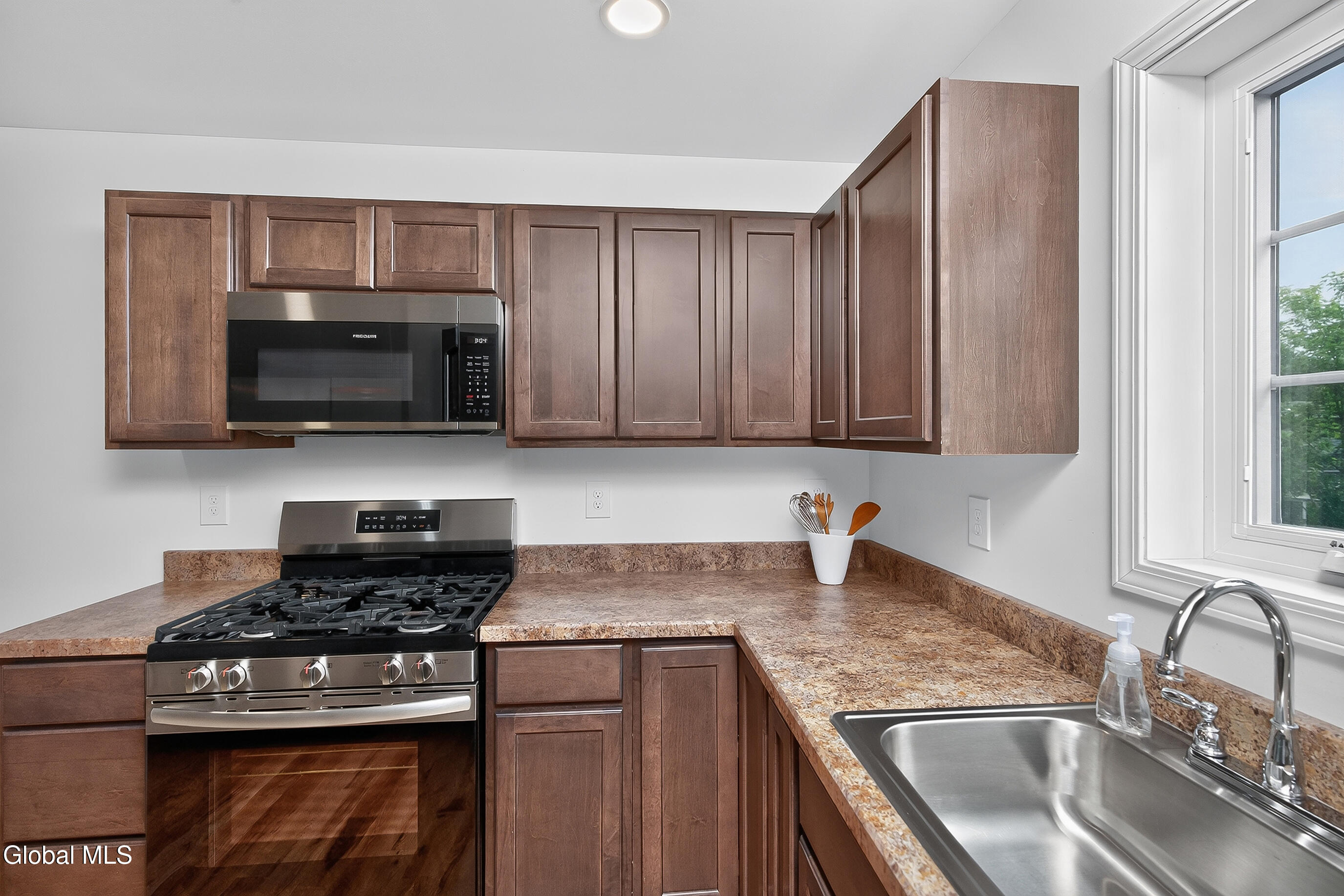 39 New Jersey Avenue Rensselaer NY 12144