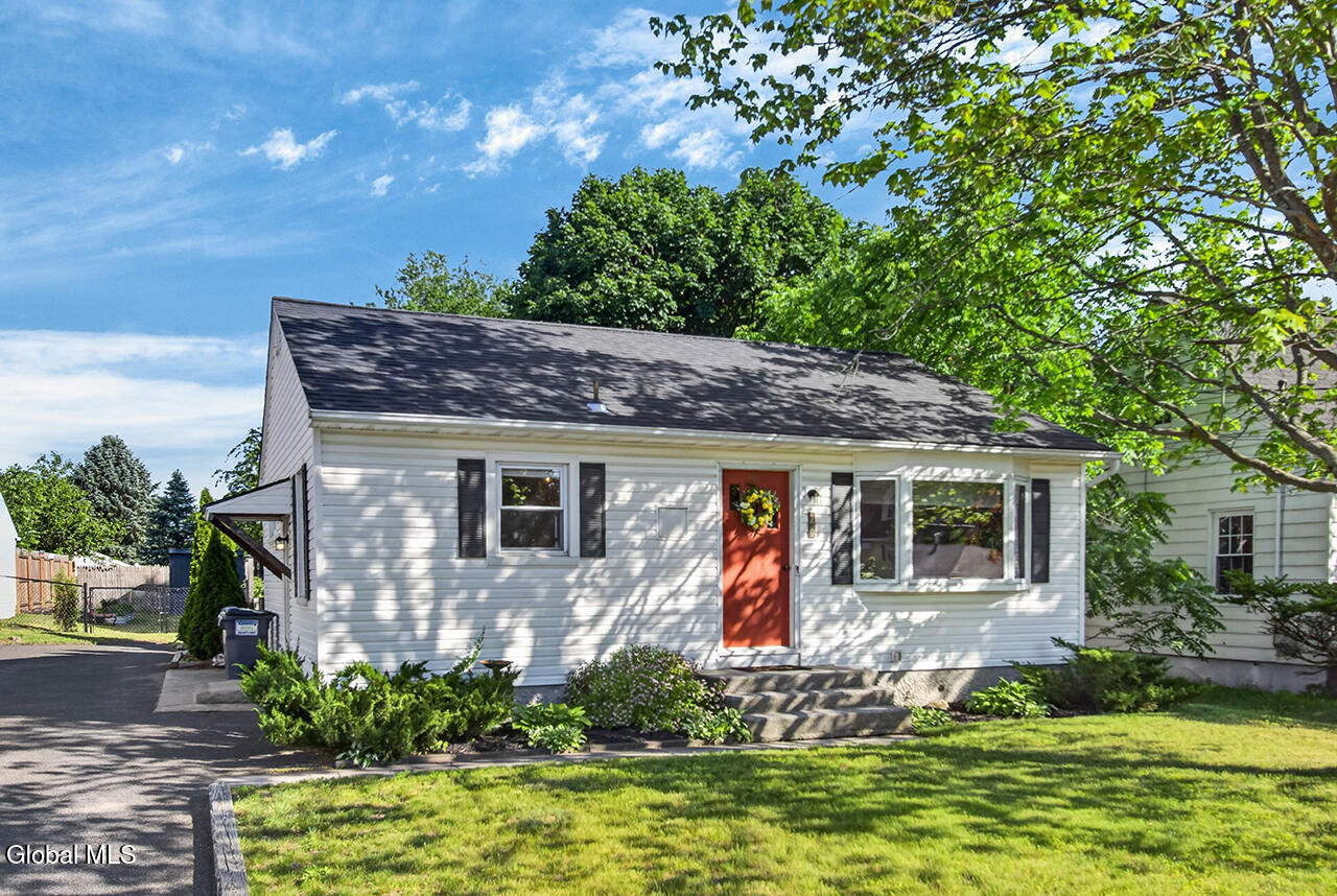 28 Smith Avenue Colonie NY 12205