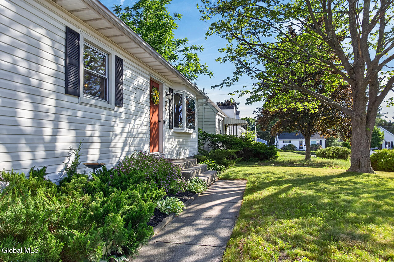 28 Smith Avenue Colonie NY 12205