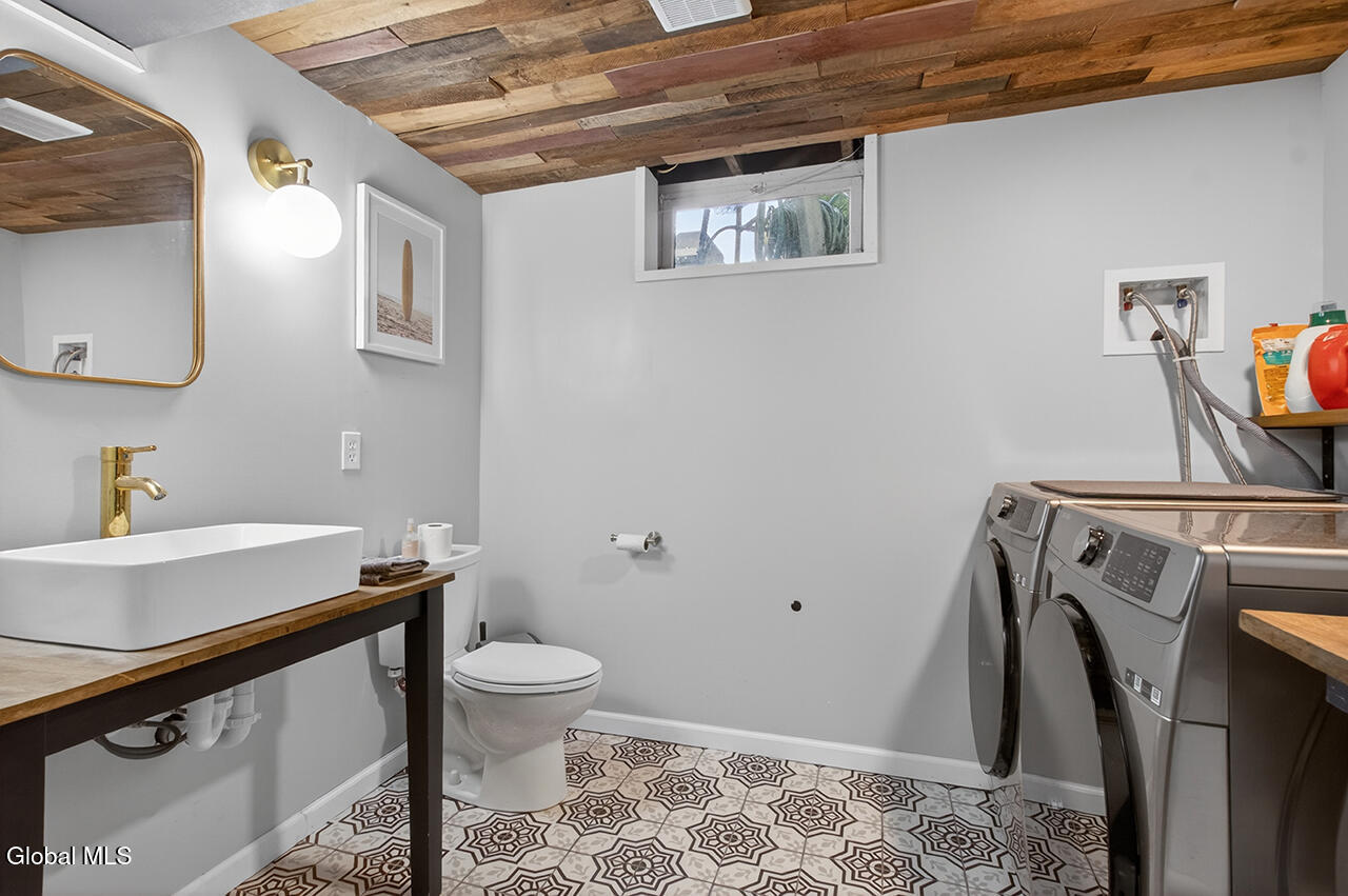 28 Smith Avenue Colonie NY 12205