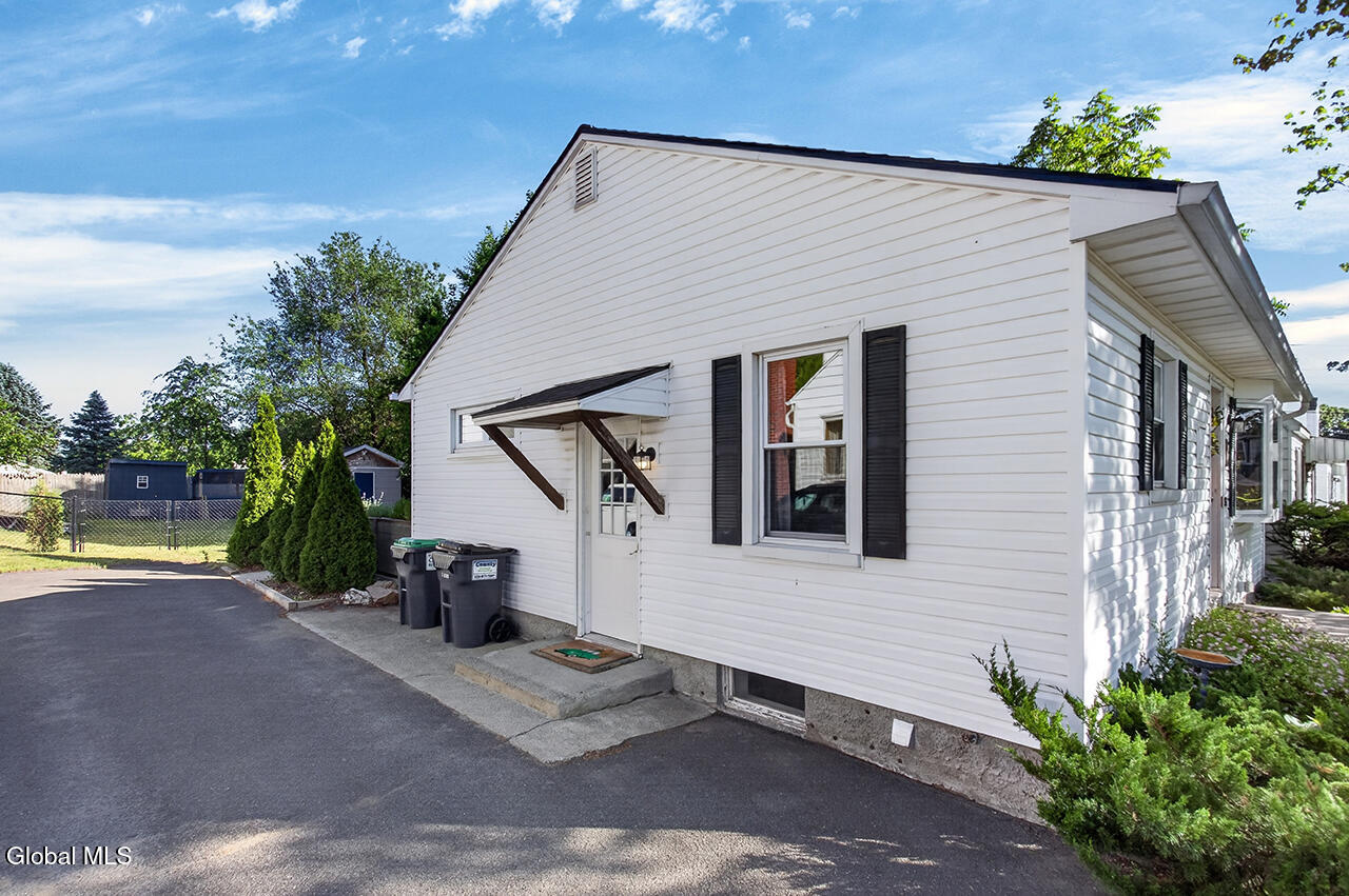 28 Smith Avenue Colonie NY 12205
