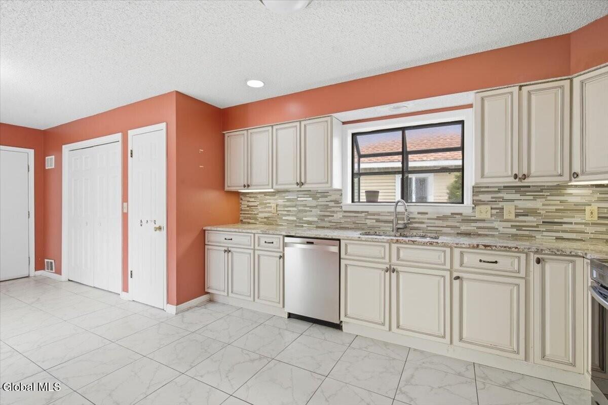 24 Loudonwood East Loudonville NY 12211