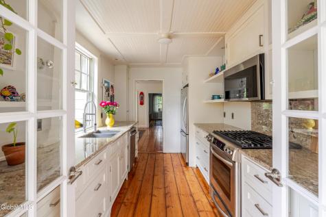 16 Worth Avenue Hudson NY 12534