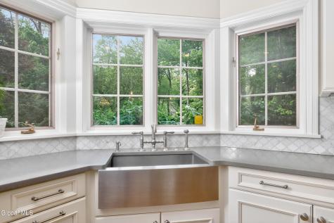 36A Hills Road Loudonville NY 12211