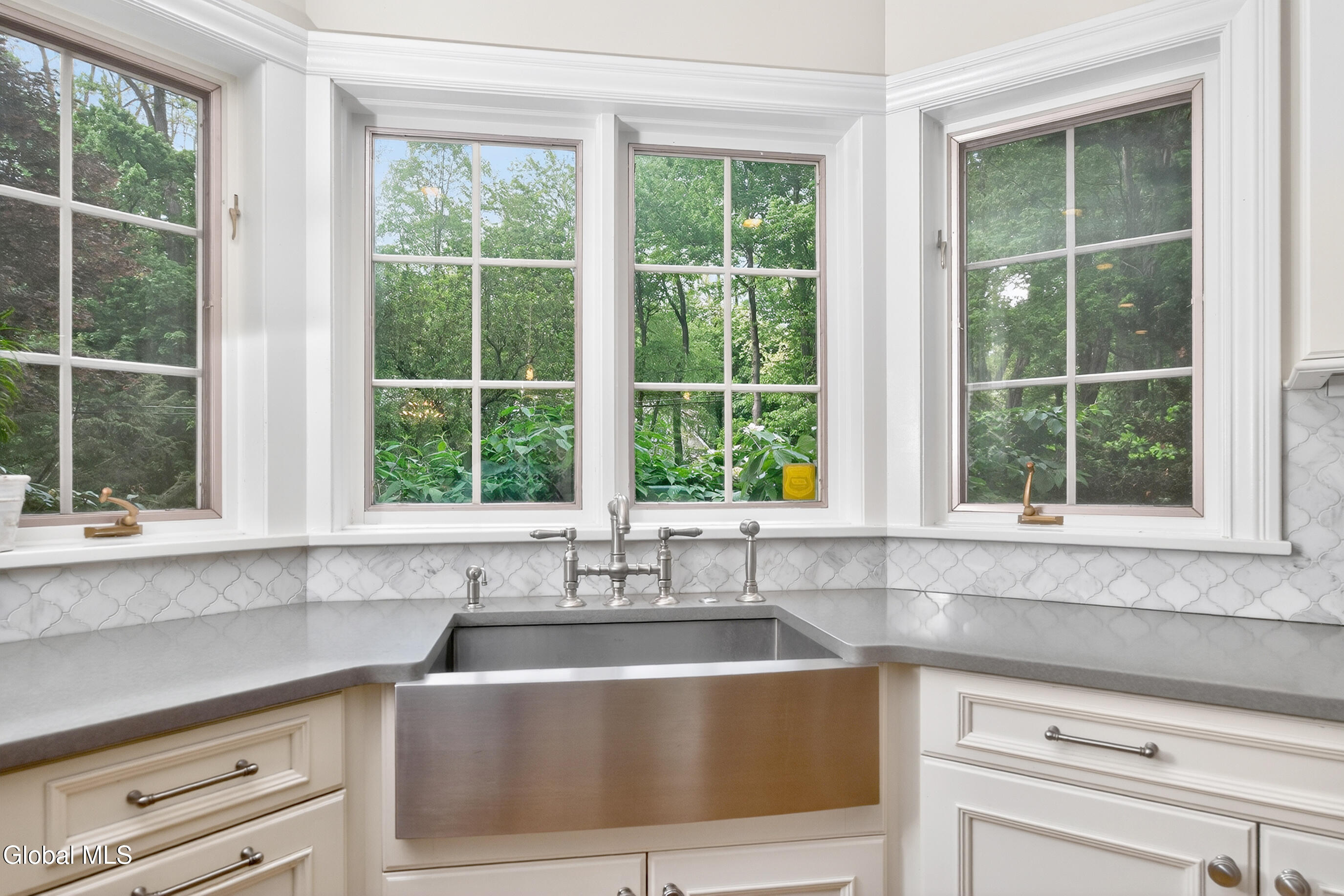 36A Hills Road Loudonville NY 12211
