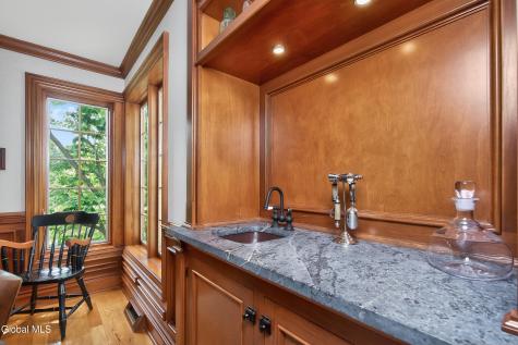36A Hills Road Loudonville NY 12211