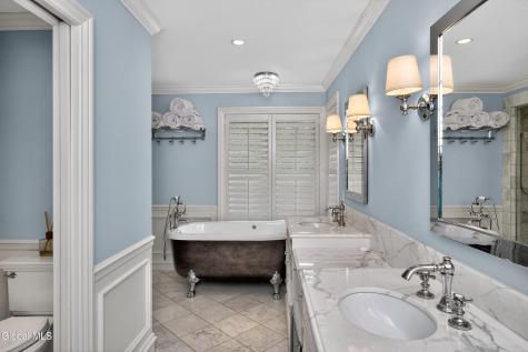 36A Hills Road Loudonville NY 12211