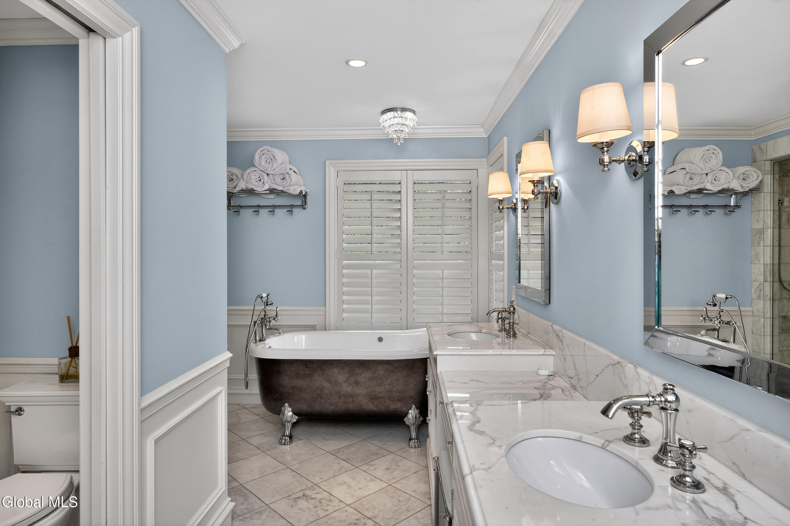 36A Hills Road Loudonville NY 12211