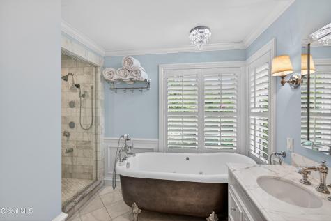 36A Hills Road Loudonville NY 12211