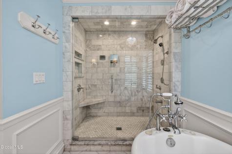 36A Hills Road Loudonville NY 12211