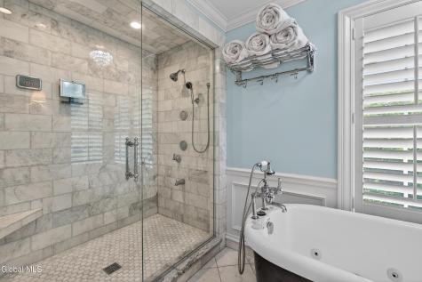 36A Hills Road Loudonville NY 12211