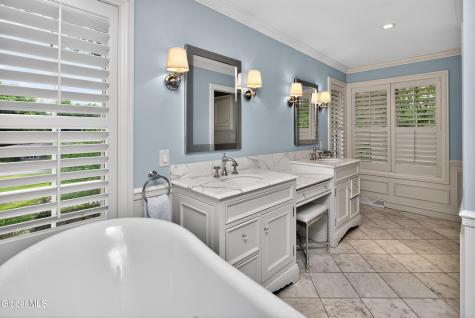 36A Hills Road Loudonville NY 12211