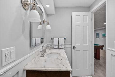 36A Hills Road Loudonville NY 12211