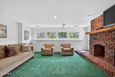 36A Hills Road Loudonville NY 12211