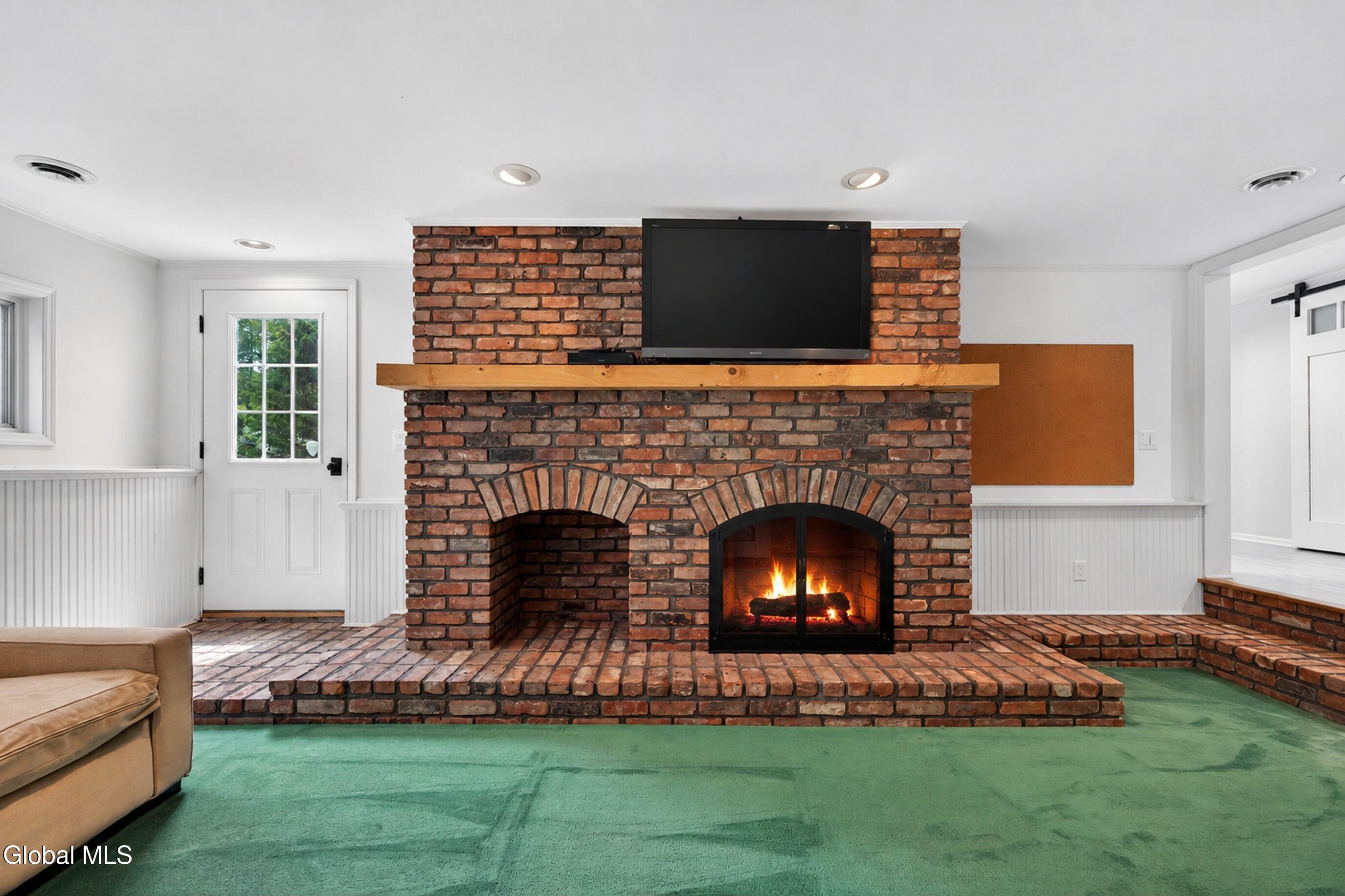 36A Hills Road Loudonville NY 12211