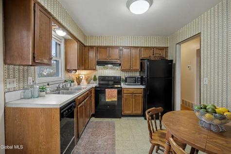 28 Red Fox Drive Colonie NY 12205