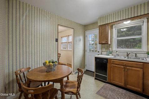 28 Red Fox Drive Colonie NY 12205