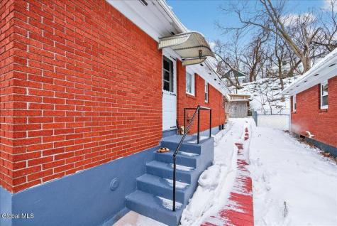 37 Hillcrest Avenue Albany NY 12203