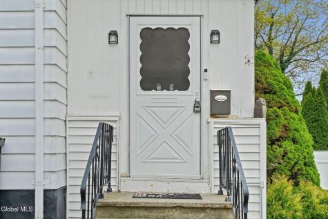 1524 Avenue A Watervliet NY 12189