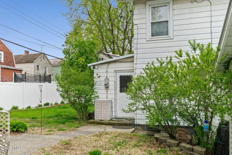 1524 Avenue A Watervliet NY 12189
