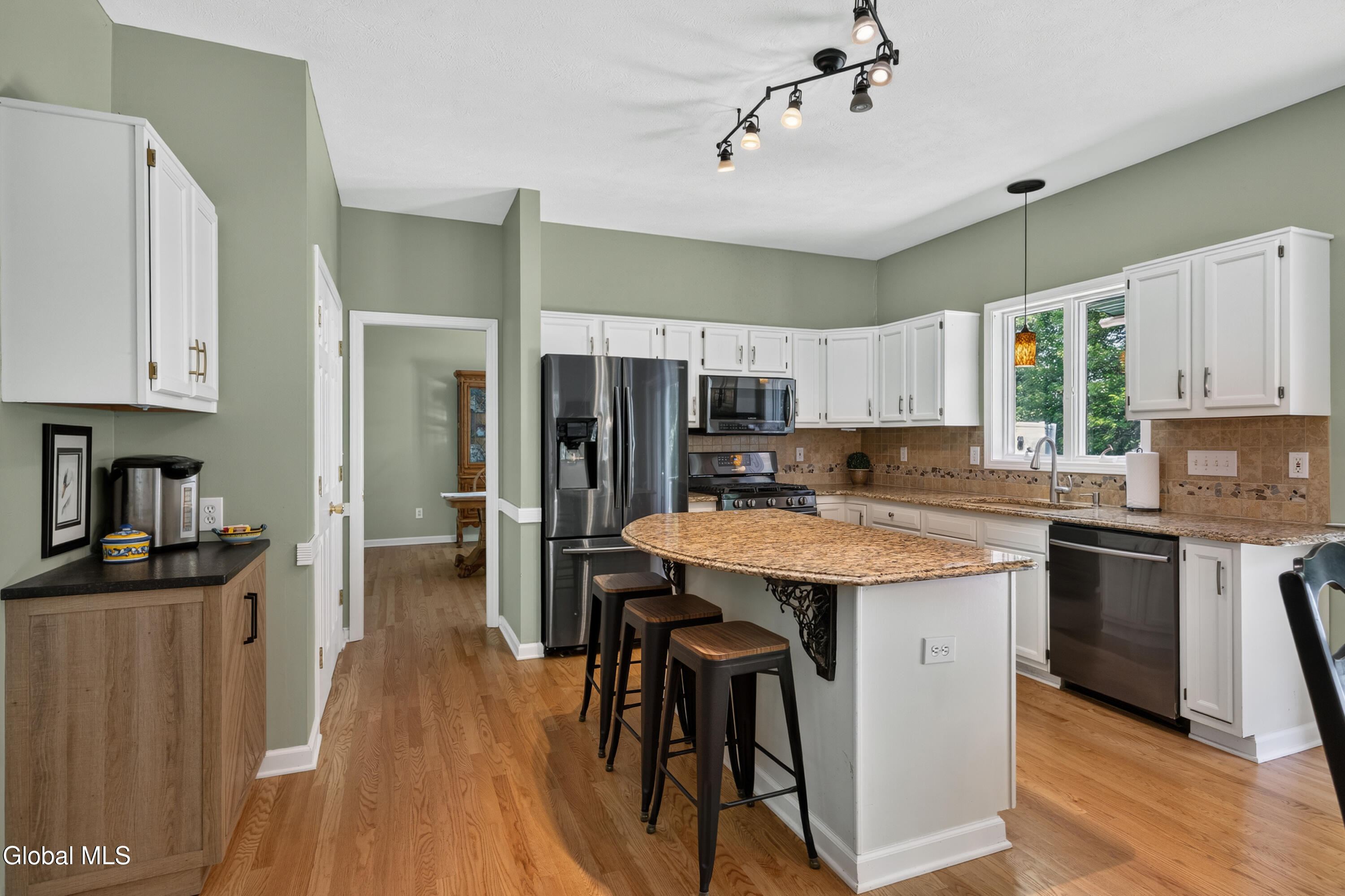 34 Castle Pines Clifton Park NY 12065