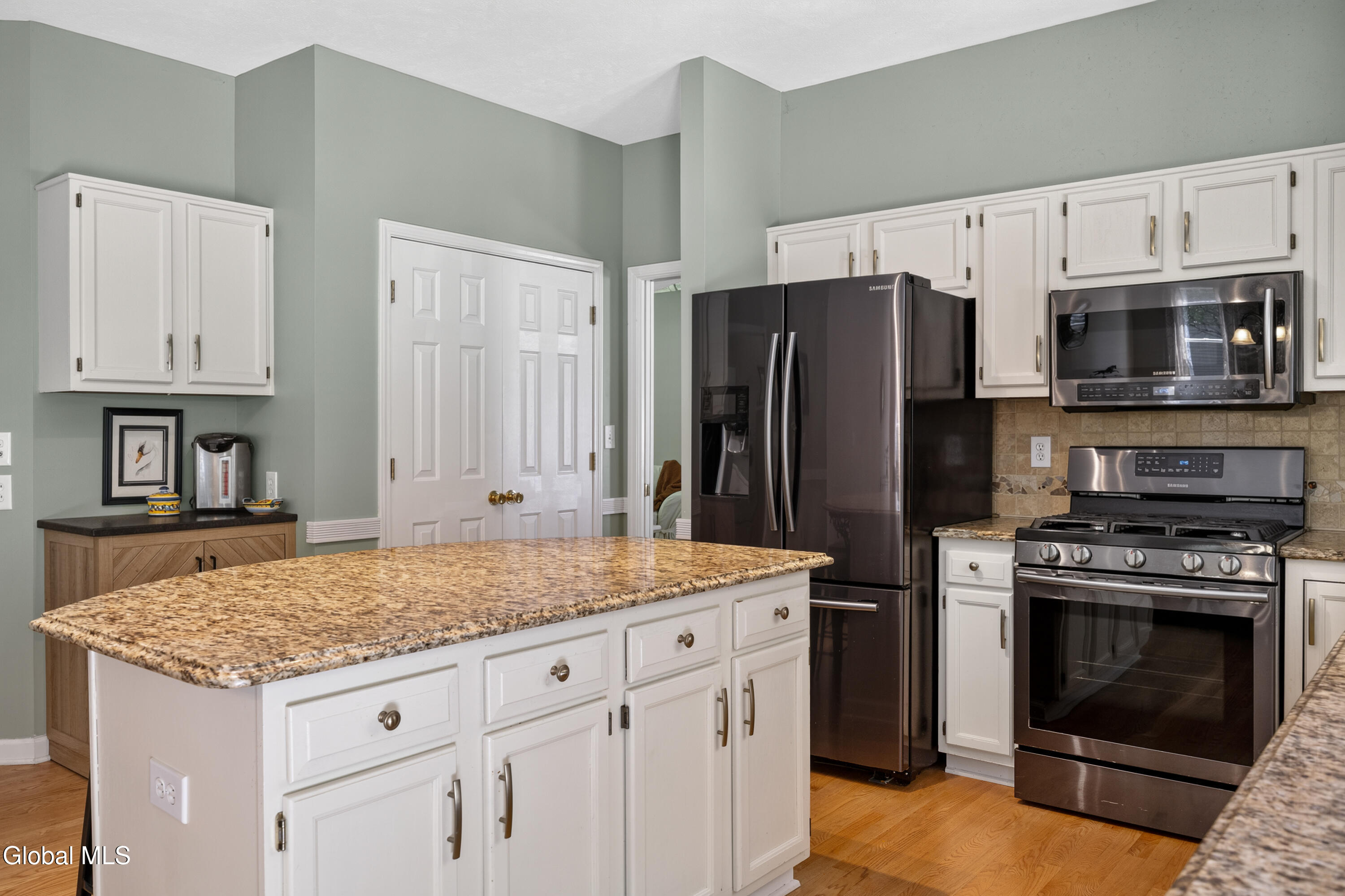 34 Castle Pines Clifton Park NY 12065