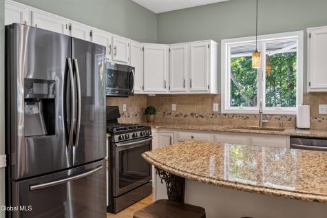 34 Castle Pines Clifton Park NY 12065