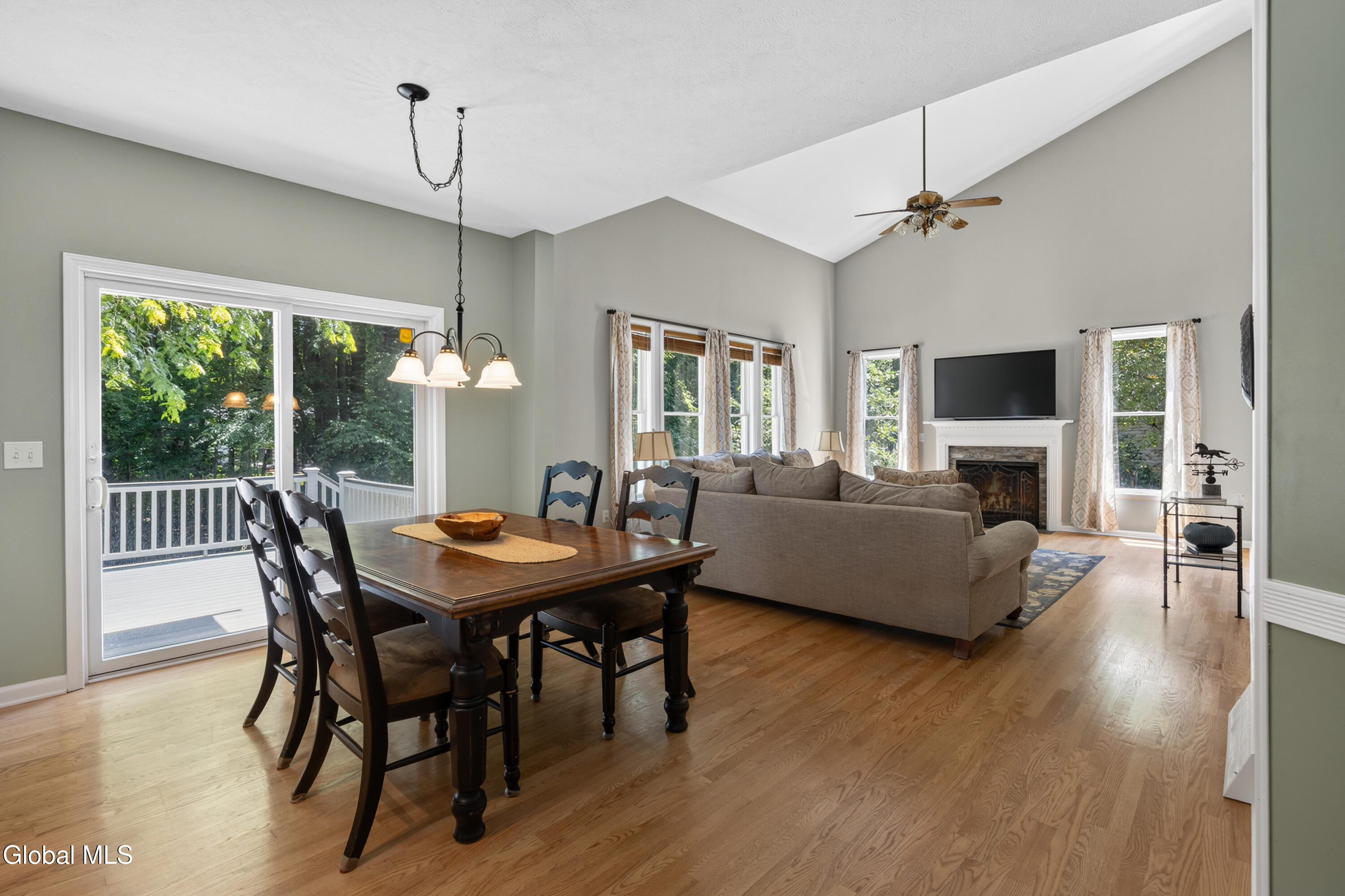 34 Castle Pines Clifton Park NY 12065