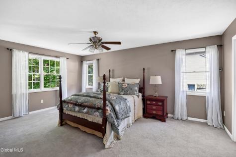 34 Castle Pines Clifton Park NY 12065
