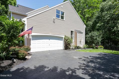 34 Castle Pines Clifton Park NY 12065
