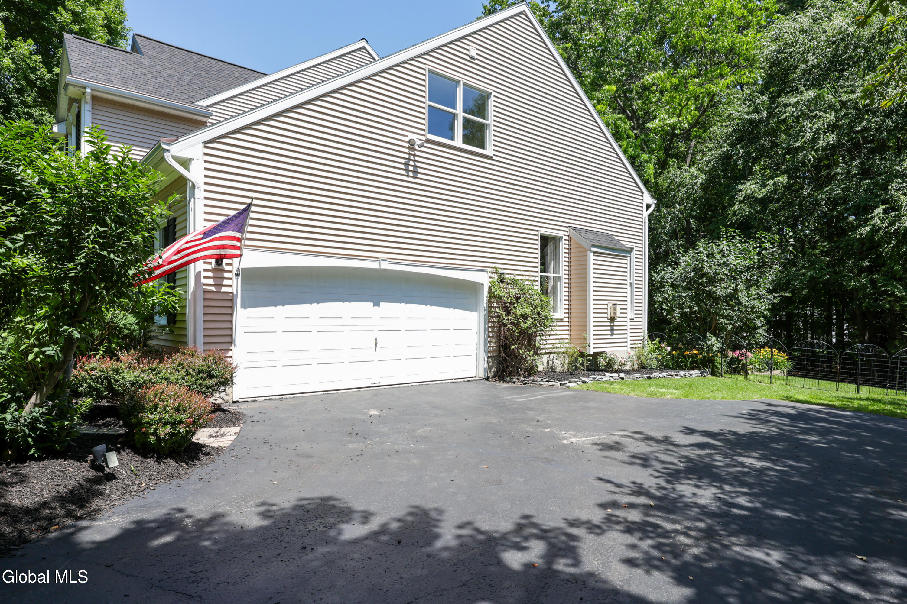 34 Castle Pines Clifton Park NY 12065