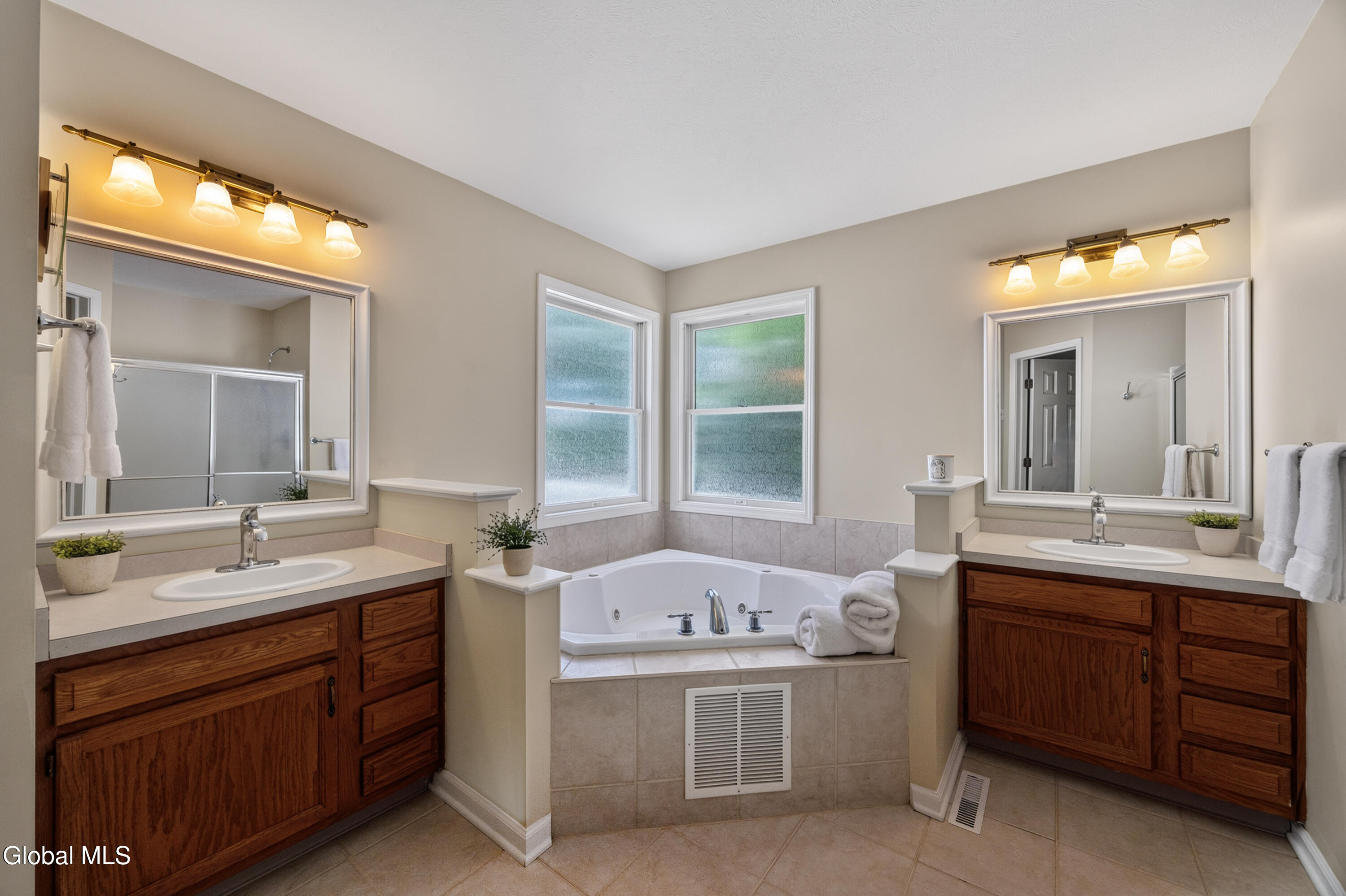 34 Castle Pines Clifton Park NY 12065